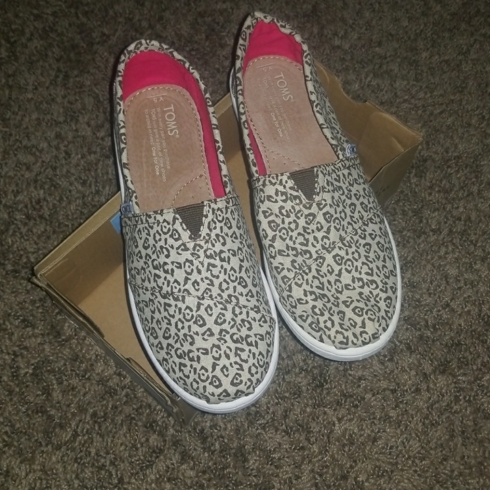 Tom's sz 5 new